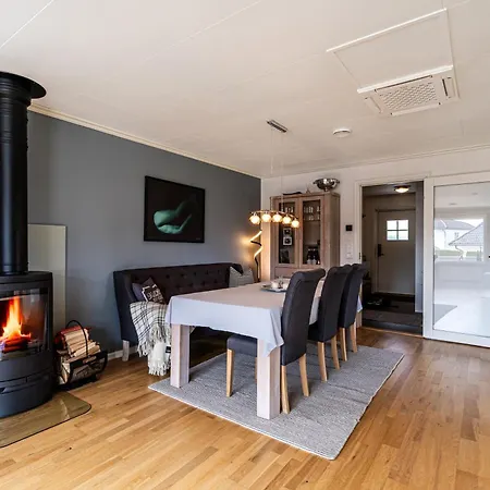Family With Three Bedrooms In 빌라 올레순