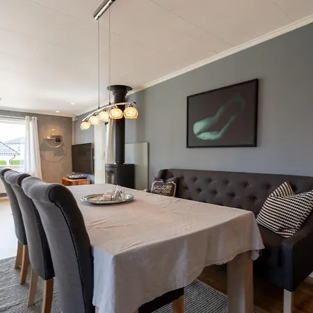 빌라 Family With Three Bedrooms In 올레순